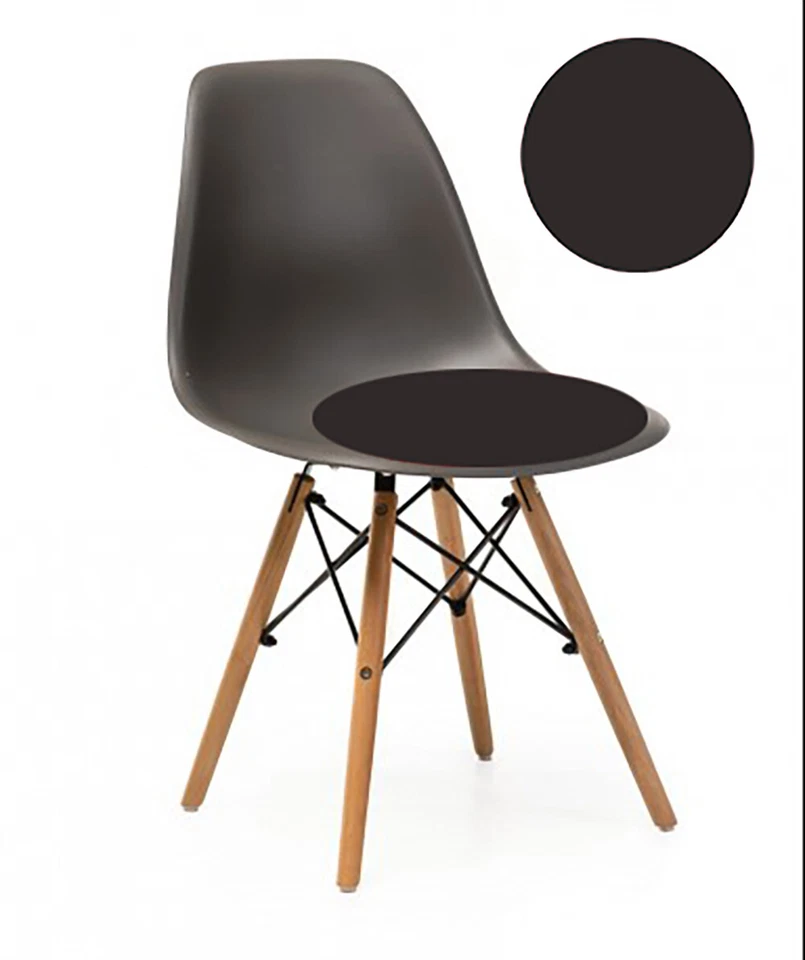 Están disponibles asientos de lana de fieltro cálido con estilo hecho a mano para sillas duras o taburetes Foto 3 de 4