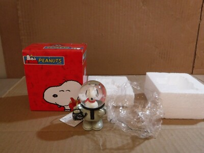 New Peanuts Snoopy The Dog in White Astronaut Suit Water Globe WL