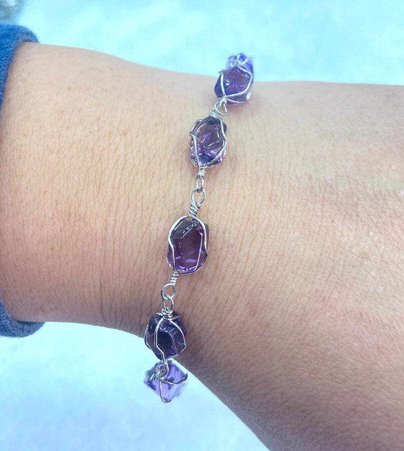 Brazalete chakra chapado en oro blanco con piedras preciosas áspera amatista púrpura natural regalo para mujer Foto 2 de 4