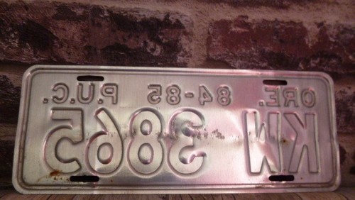COLLECTION PLAQUE US LICENSE PLATE OREGON 84 85 PUC - Picture 2 of 3