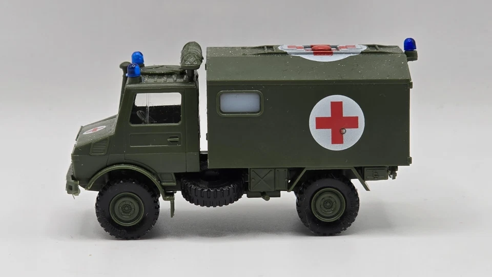 Unimog U1300 SAN-Koffer *Rotes Kreuz*(D) Roco 0508 + EVP + 1:87(H0) - Bild 4 von 4