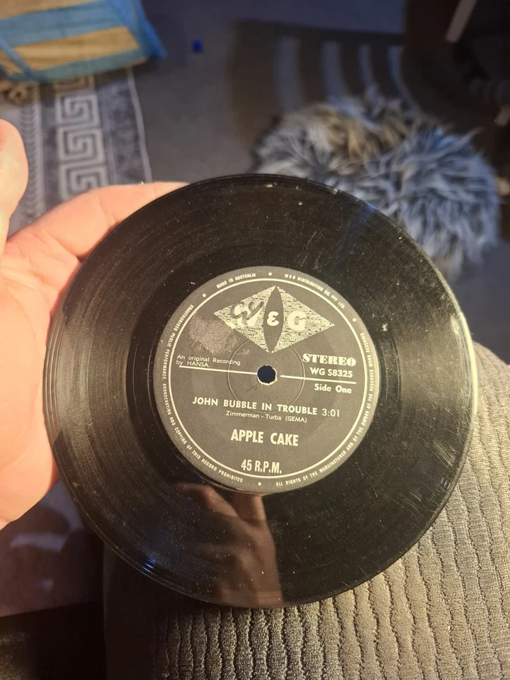 Apple Cake John Bubble In Trouble 45rpm Record Wgs8325 - Image 3 of 4
