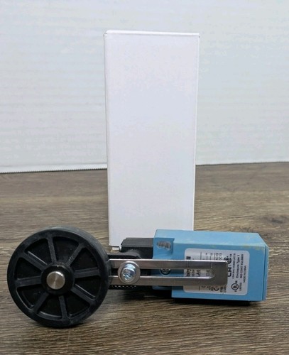 Honeywell Micro Switch GLLA01A2Y Limit N.O./N.C. SPDT Side Rotary Roller NEW - 第 1/5 張圖片