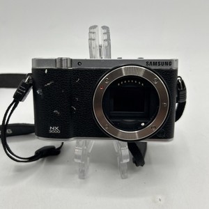 Samsung NX3000 20.3MP Mirrorless Digital Camera, Flip Screen Body Only