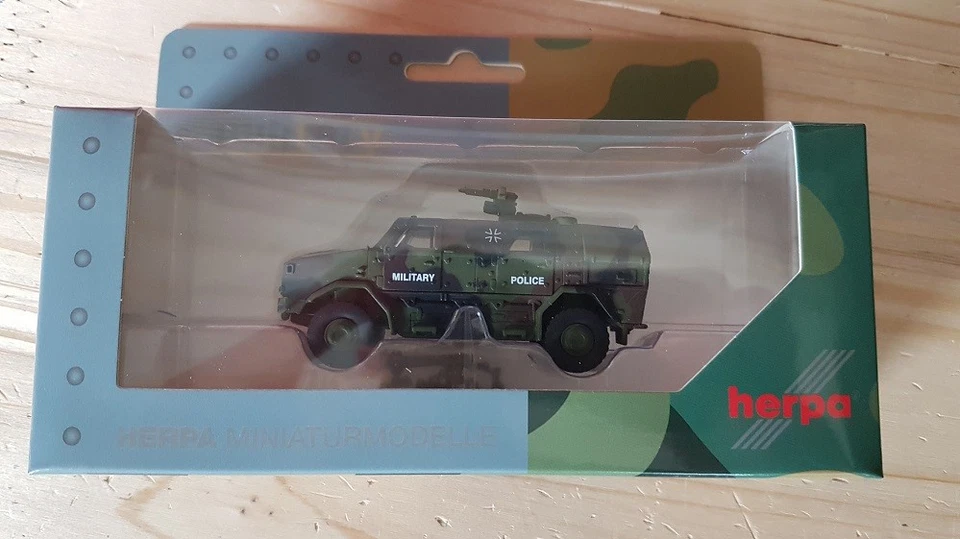 Herpa 746700 - 1/87 ATF Dingo 2 „Bundeswehr Feldjäger“ (Flecktarn) - Neu - Bild 1 von 1