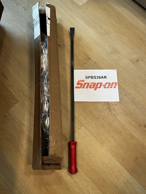 Snap-on SPBS36AR 36 in Pry Bar Black Steel Shaft w/ Red Handle