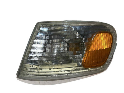 2001 2002 Toyota Corolla Front Left Driver Corner Park Turn Signal Light Lamp