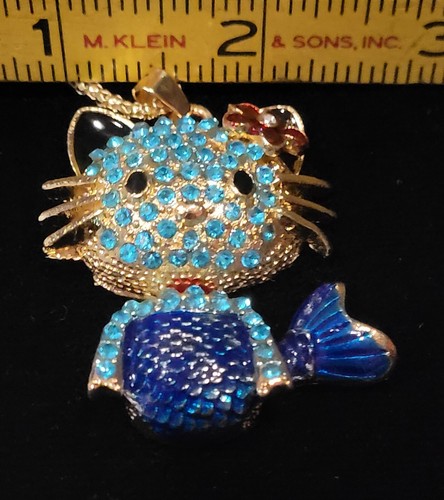 Betsey Johnson Hello Kitty Mermaid OCEAN FISH CRYSTAL Necklace PENDANT GREEN - Picture 4 of 8