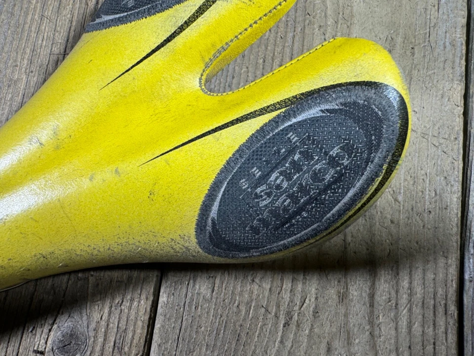 Sillín de ciclismo amarillo SAN MARCO Aspide de fibra de carbono amarillo usado bicicleta de colección Foto 2 de 4