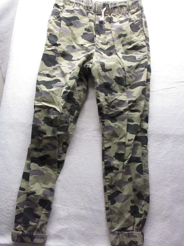 H \u0026 M divided green camo jogger 