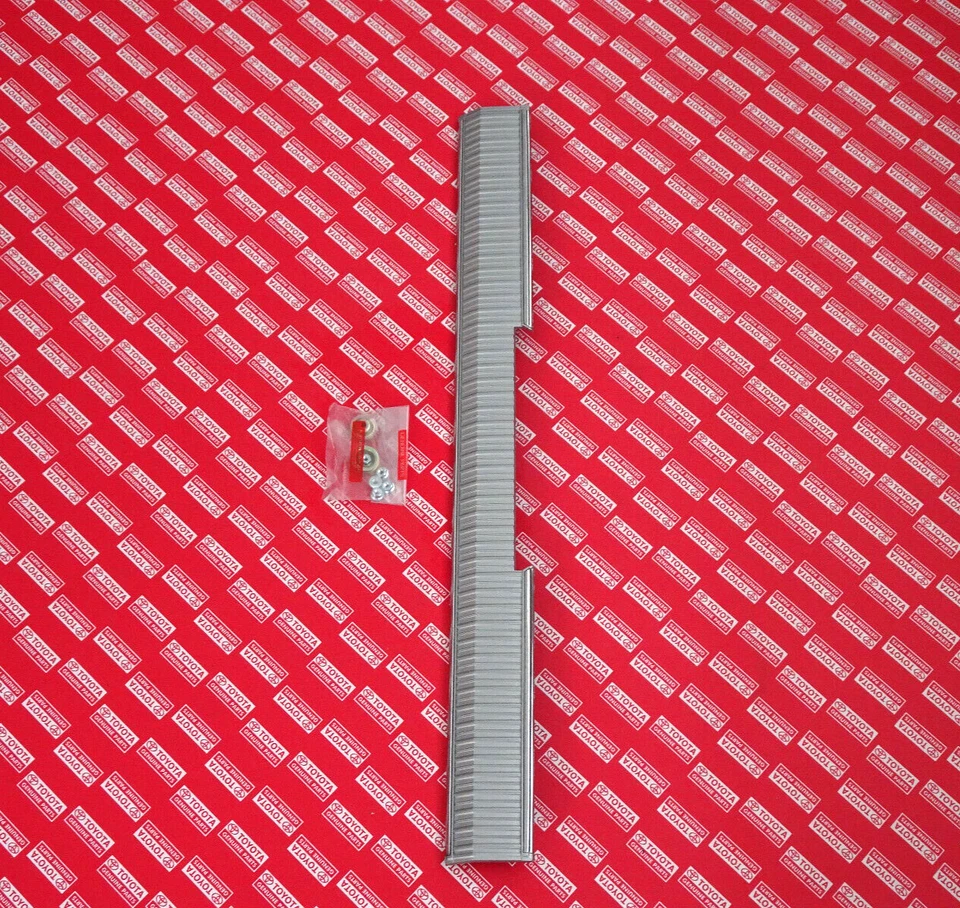 1970 1971 1972 1973 1974 1975 TOYOTA CARINA TA12 Rear Center Moulding - Image 4 of 4