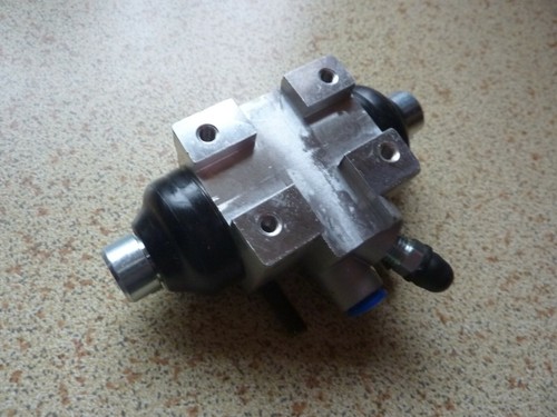 ROVER P5B Rear wheel cylinder R/H side. New and unused. - Picture 2 of 2