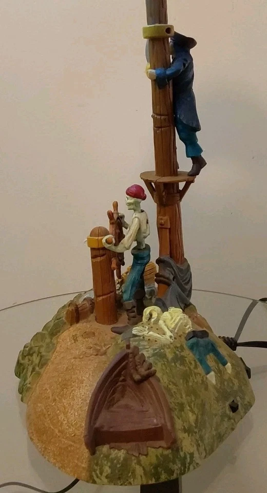 Disney 2005 Pirates Of The Carribean Animated Lamp Curse Black Pearl Glow Vtg - Image 3 of 4