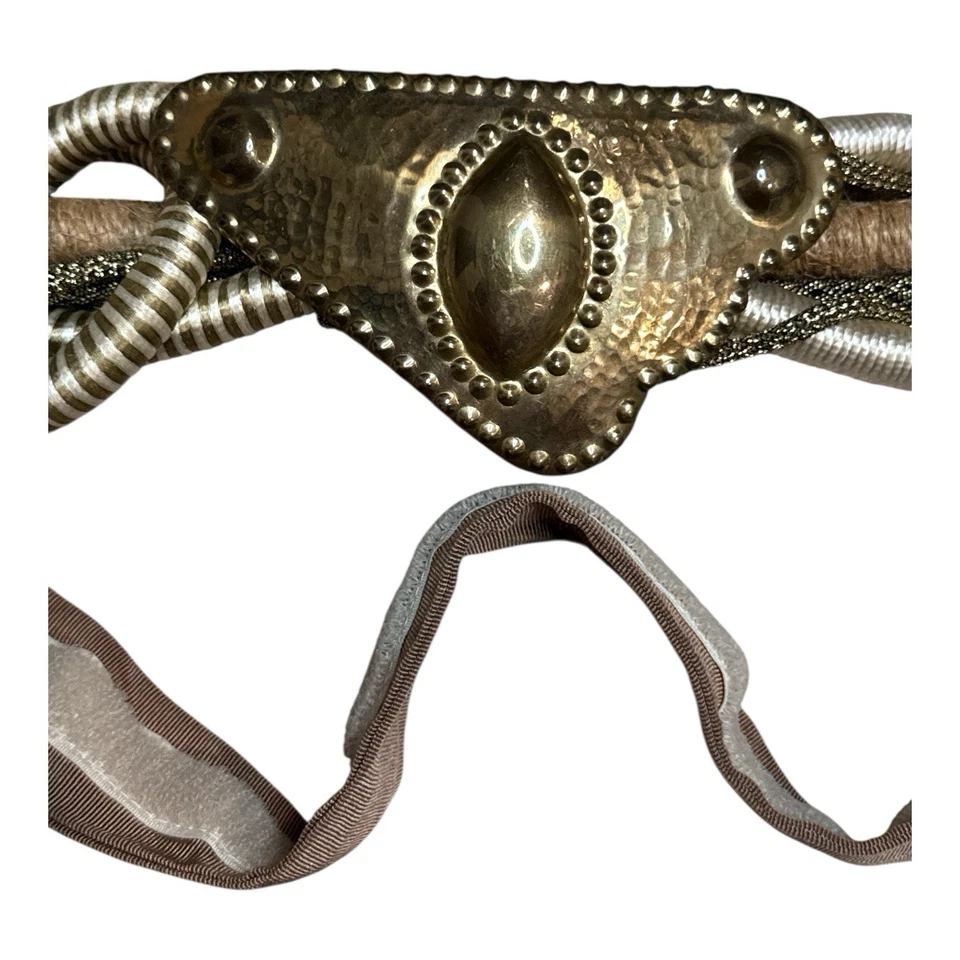 Cinturón ajustable vintage Carolyn Tanner para mujer de latón y concha arte textil Foto 2 de 4