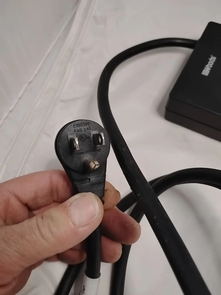 Woods  9 outlet ground/surge protector w/3 phone jacks #PS-901FT-1 - Image 2 of 3