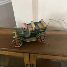 Very Nice VINTAGE JAPANESE METAL CAR, TRADE MARK MODERN TOYS.