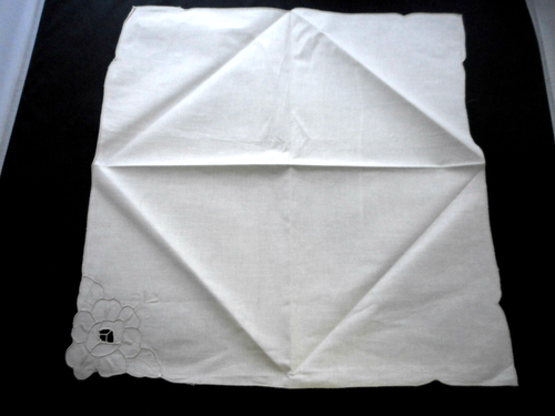 5 Vintage New Dinner Napkins SALE Embroidery Cutwork Beige 16 x 16 1/2 NWOT #C - Picture 3 of 3