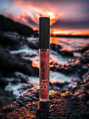 Essence Lippenstift Liquid 8h Matte Farbe 08 Dark Berry hochpigmentiert Rot