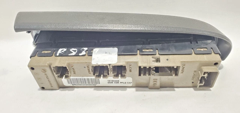 Interruptor de ventana eléctrica delantera izquierda Chevrolet Tahoe 2003 2004 2005 OEM 15186208 Foto 4 de 4