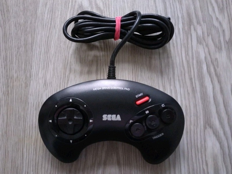 Sega Mega Drive II Official Controller - Spares Or Repairs