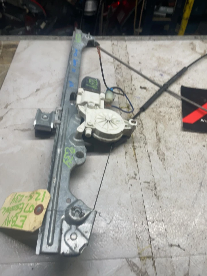 Regulador de puerta delantera izquierda ESCALADE ESV 11-14 DENALI 07-14 YUKON 2007-2008 OEM Foto 2 de 4