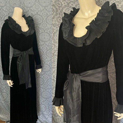 Gorgeous 1970s Inky Black Velvet Victor Costa Gown, Pleated Collar, Sm - Med - Picture 2 of 10