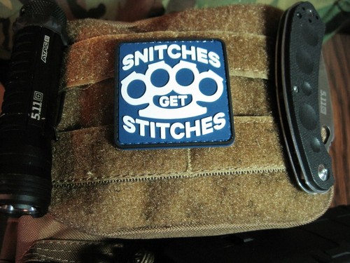 PARCHE DE PVC MORAL TÁCTICA "SNITCHES GET STITCHES" GANCHO TRASERO! PARA MOCHILA, GORRAS - Imagen 4 de 12
