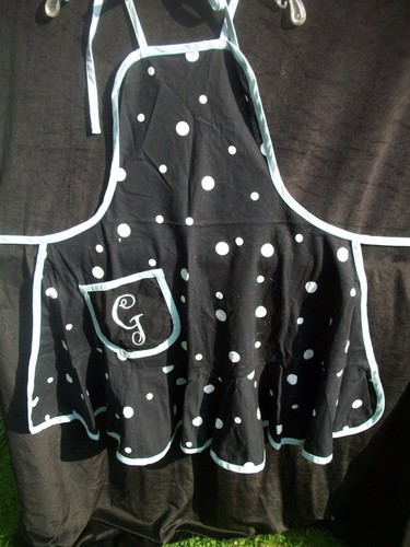 Delantal bordado monograma G negro con puntos Pok A blancos bordes azul claro babero AP132 - Imagen 2 de 7