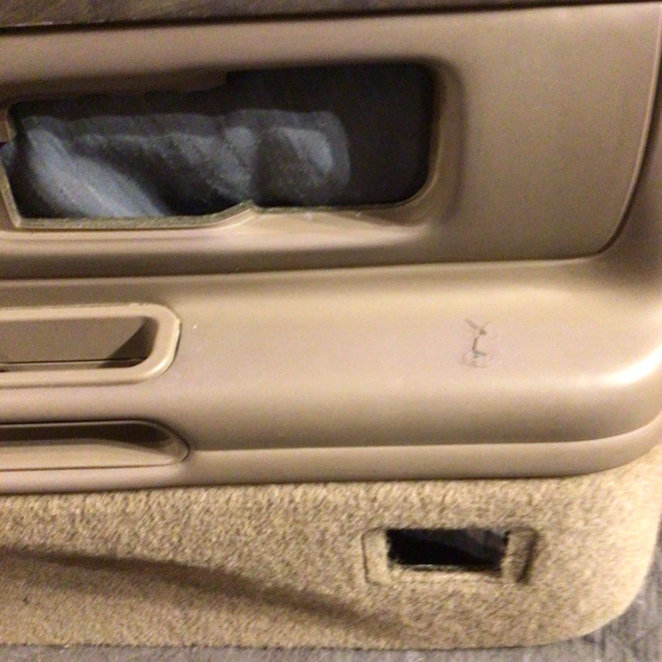 1995 oldsmobile Eighty Eight driver painel interno de guarnição de porta marrom bronzeado - Imagem 2 de 4