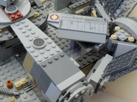 Lego Star Wars Millennium Falcon 75105  with 5 mini figures and manual