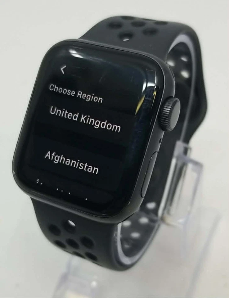 Apple Watch SE Nike 40mm Space Grey Aluminum Case  Anthracite/Black Sport Band, photo 1 of 4