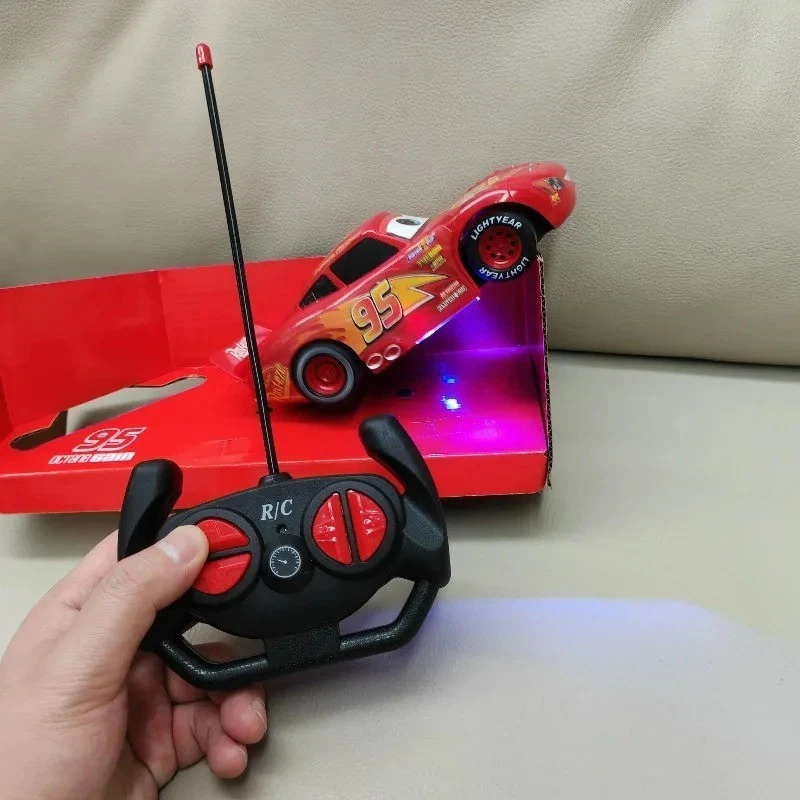 Pixar Cars Saetta McQueen Auto Radiocomandata Elettrica Bambini - Immagine 3 di 4