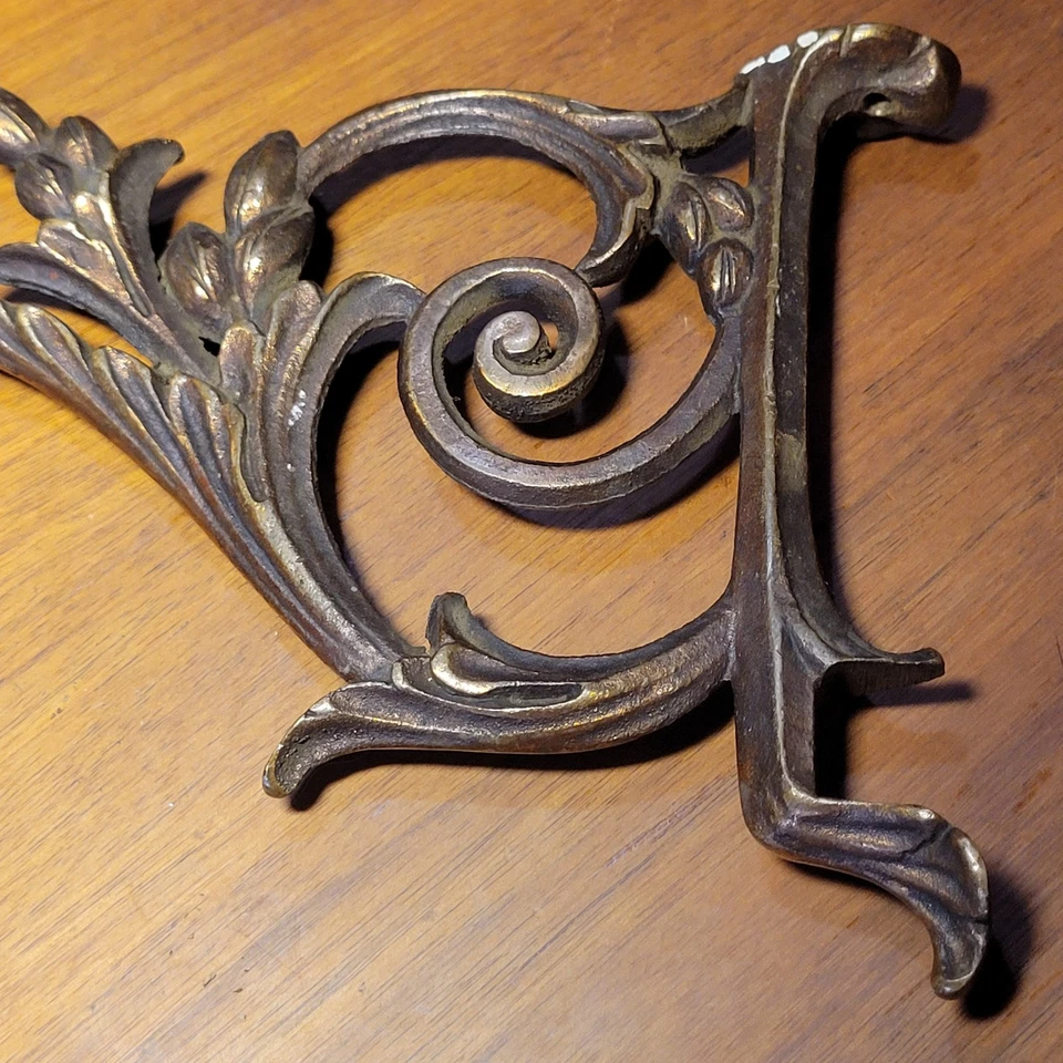 Подходящая пара антикварных металлических бронзовых кронштейнов для полок в стиле модерн списанные - Изображение 3 из 4