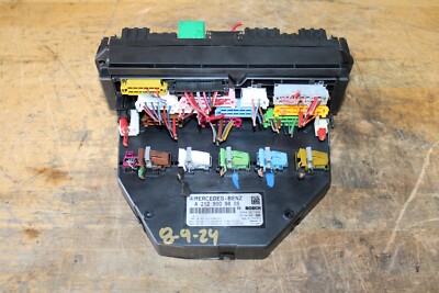 2008-2014 MERCEDES BENZ OEM W204 C250 C300 C350 FRONT SAM FUSE BOX