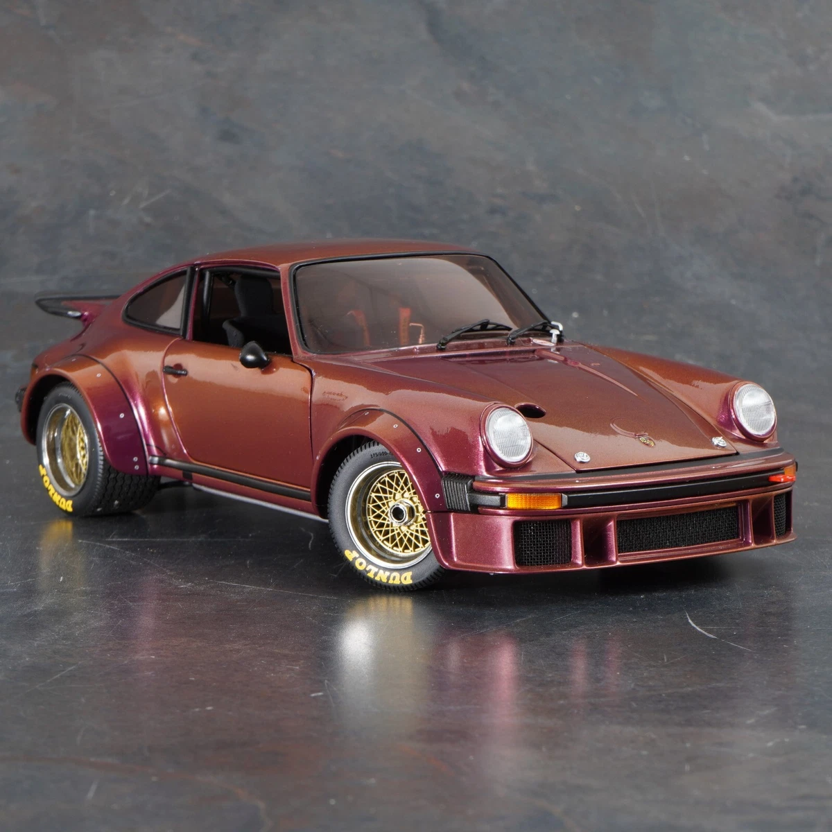 EXOTO 1/18 ポルシェ934 In Standox 未使用品 s-l1200.webp