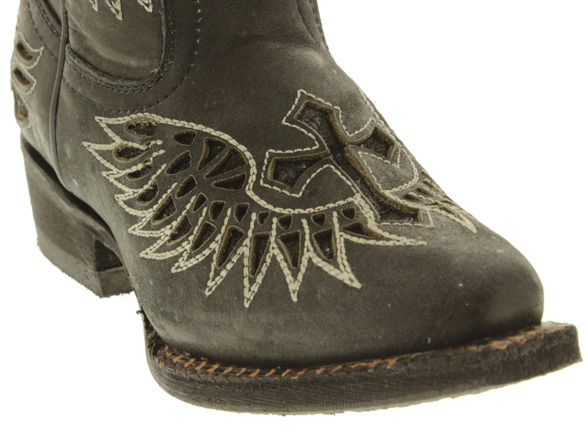 Cowgirl boots top with wings