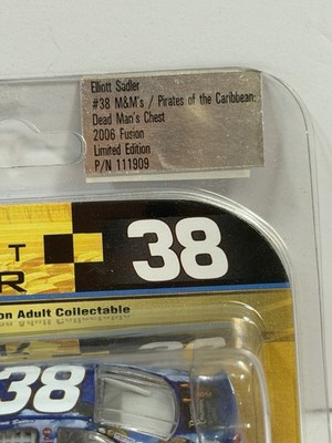 2006 Elliott Sadler #38 M&Ms Pirates Of The Caribbean Action