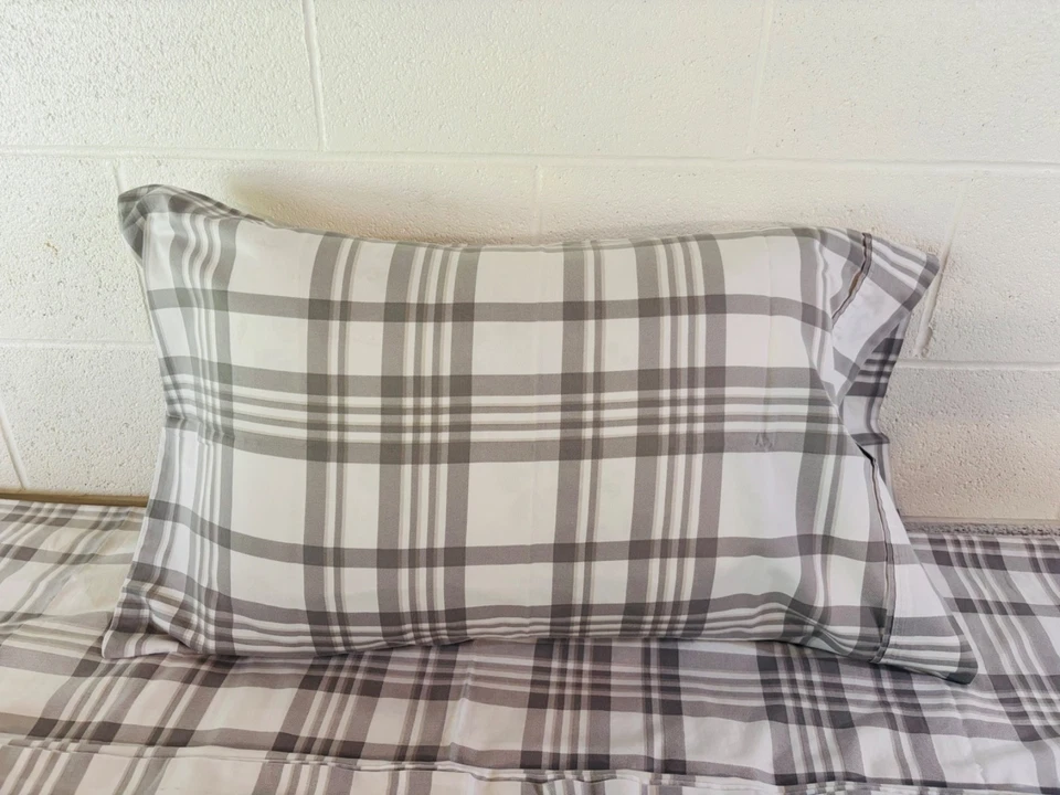 Threshold XL TWIN Gray Plaid Flat Sheet/Pillowcase Smooth Silky Sateen Cotton - Image 3 of 4