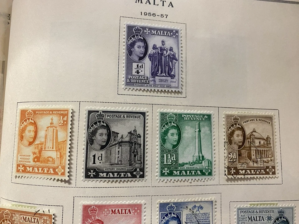 Malta QEII, Dos juegos + extras 1956 set MH + usado, 1965 set como nuevo h, 3 páginas álbum Foto 2 de 4