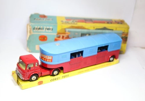 Corgi 1130 Bedford Chipperfields Horse Box In Original Box - Good 1960s