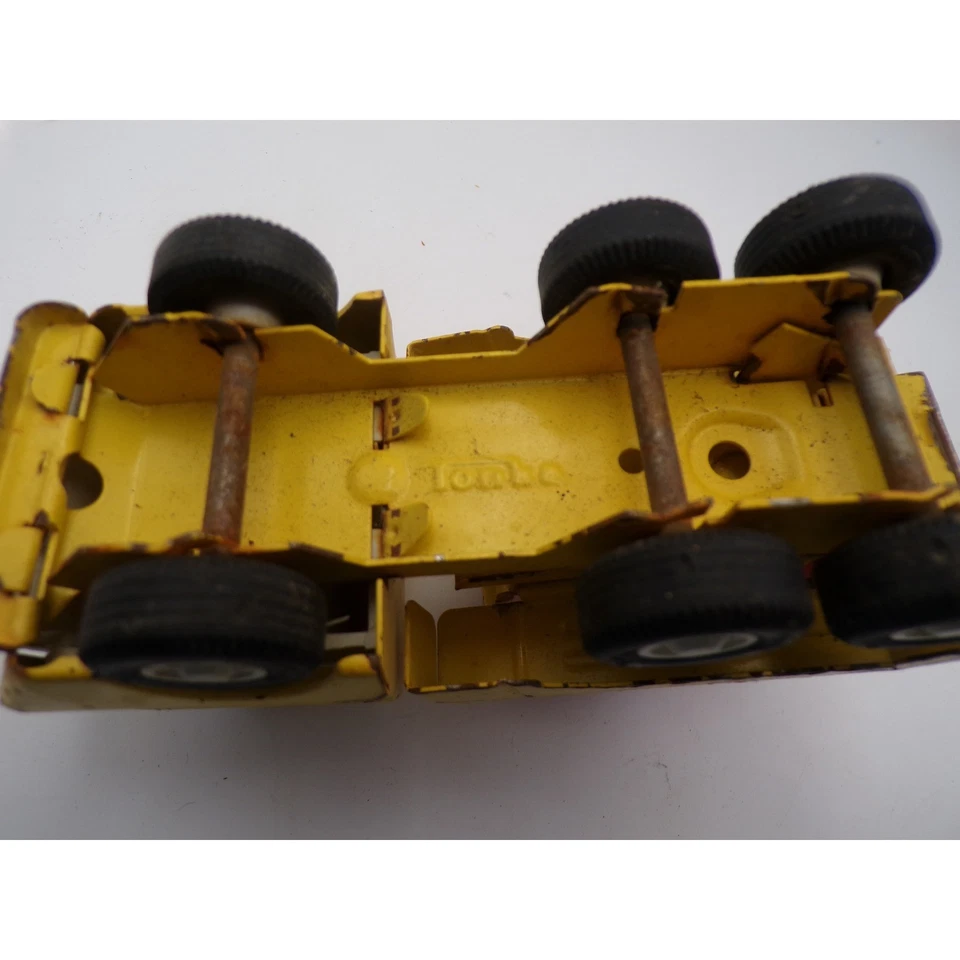 Vintage Tonka Cement Mixer Truck Pressed Steel Yellow Red Toy Vehicle 1:32 - Image 4 of 4