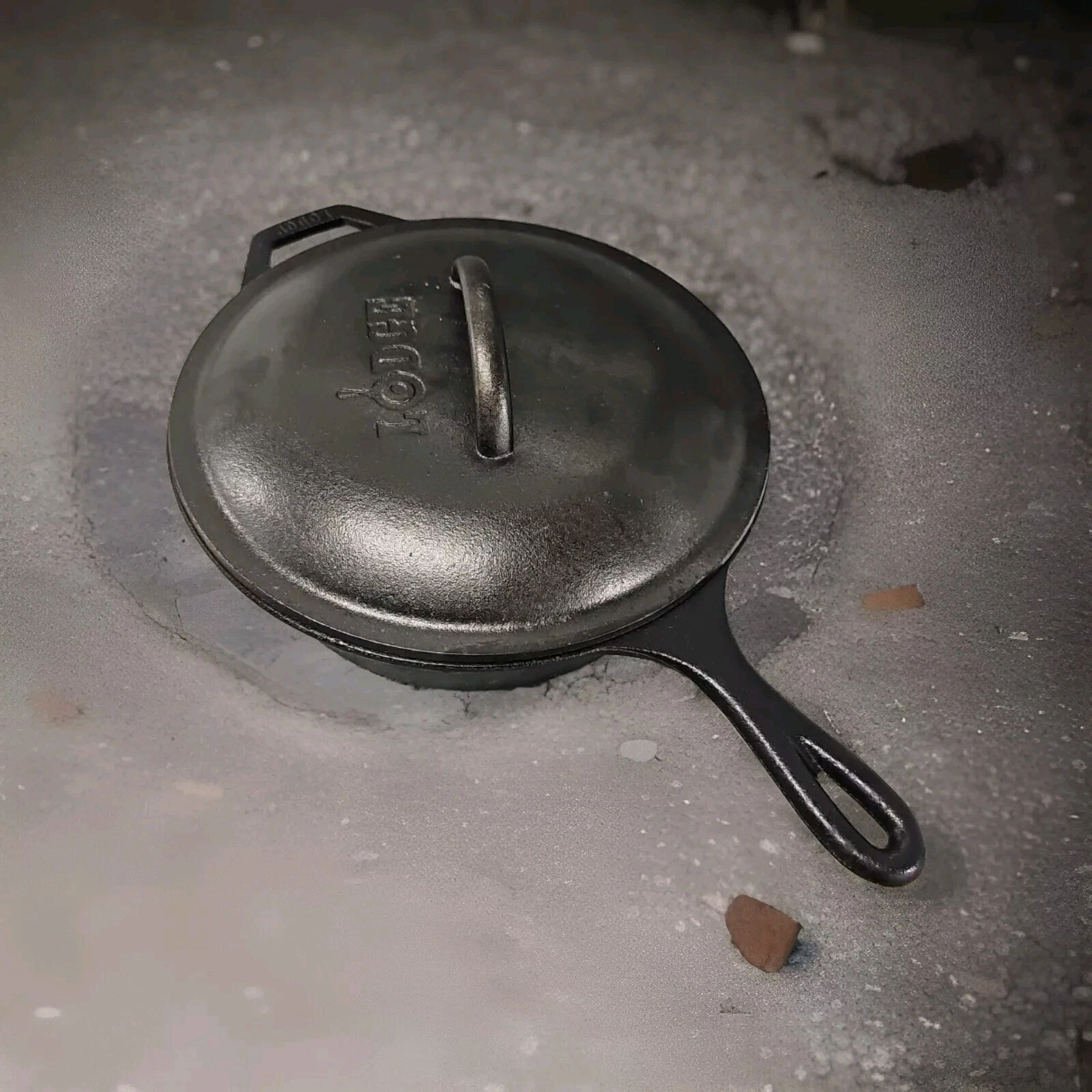 Vintage Lodge Cast Iron Cookware Skillet 8 Cf Made In USA 10 1/4 inWith Lid. D1