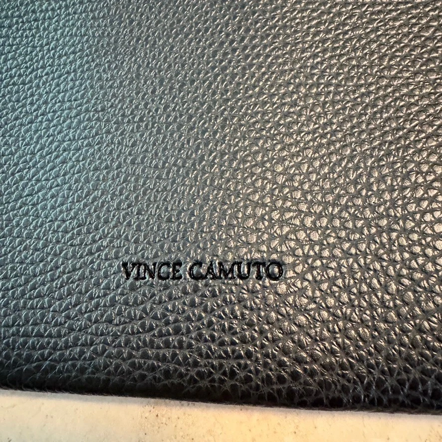 Bolso de Hombro Vince Camuto Luck Guijarro Negro Gris Rayas Delgado VEGANO 17" NUEVO CON ETIQUETAS Foto 4 de 4