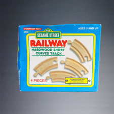 VINTAGE 1995 TOOTSIE TOY SESAME STREET RAILWAY 4pc HARDWOOD SHORT CURVED TRACK