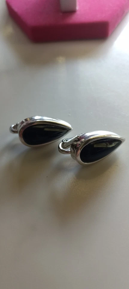 Nina Ricci Vintage Ónix Negro Forma Lágrima Chapado en Rodio Tachuela con Respaldo de Poste Foto 3 de 4