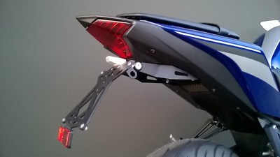 LIGHTECH VERSTELLBARER KENNZEICHENHALTER + LICHT + RÜCKSTRAHLER YAMAHA MT-03 2015-2024
