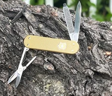 Swiss Army Knife, L.E. Champagne Classic Alox Victorinox 0.6221.L19 New In Box