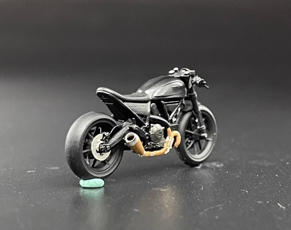 1:64 V4 Motorcycle Motor Bike Model Resin - Image 4 of 4