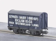 Peco NR-P133 - N Gauge Express Dairy English Eggs Box Van - Plus Tracked 48 Post