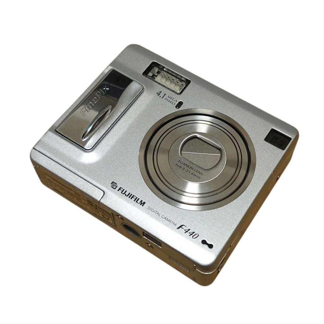 FUJIFILM FinePix F440 Digital Camera with Original Box and Cradle